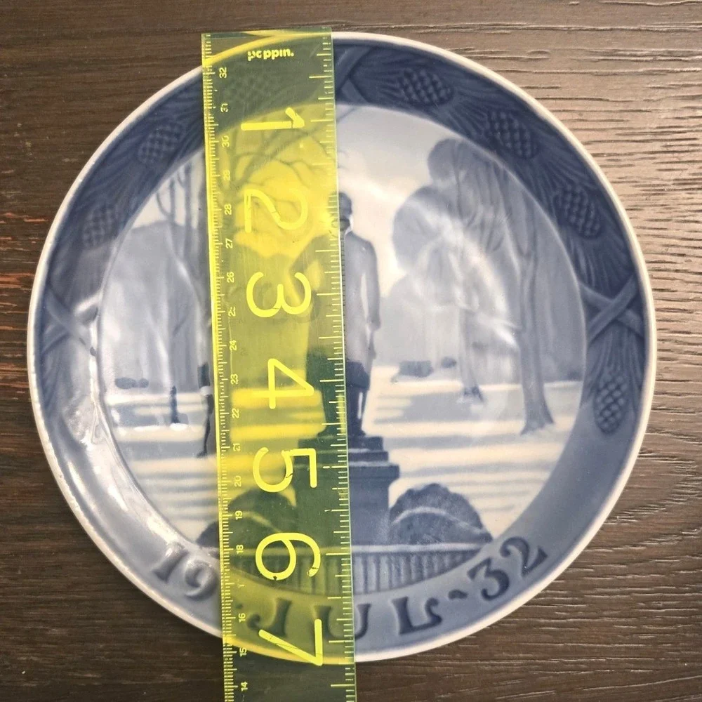 1932 Royal Copenhagen Frederiksberg Garden Blue White Porcelain Collector Plate
